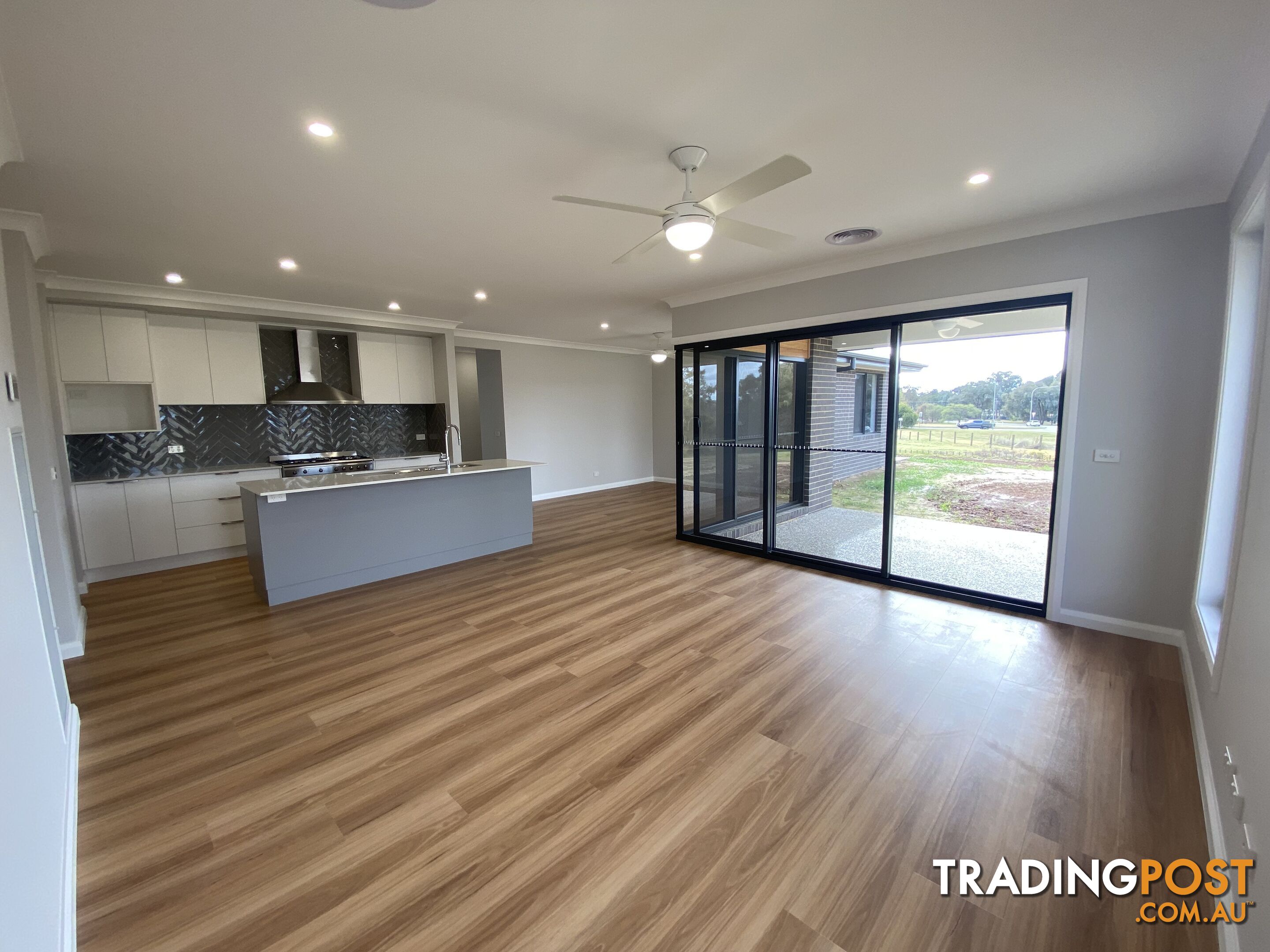 35 Zeil Circuit THURGOONA NSW 2640