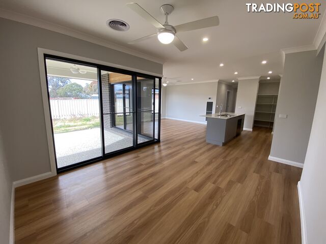 35 Zeil Circuit THURGOONA NSW 2640