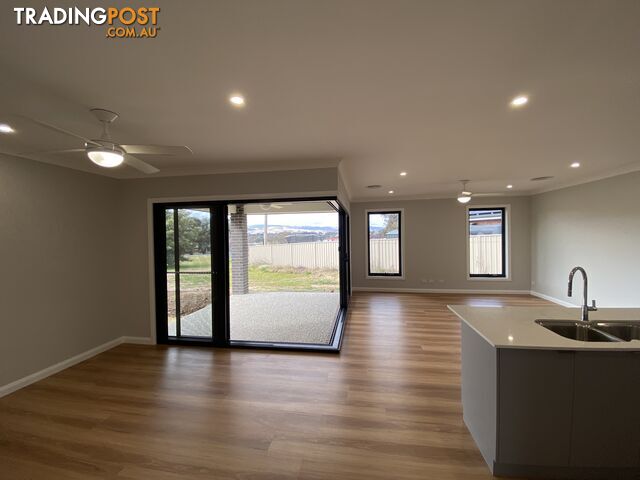 35 Zeil Circuit THURGOONA NSW 2640