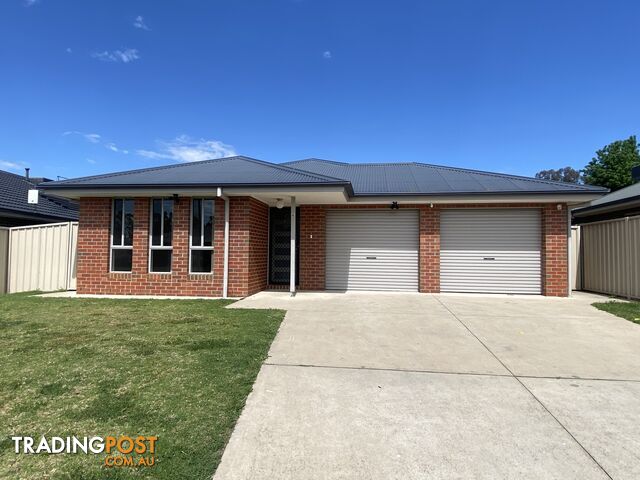 4 Britton Court JINDERA NSW 2642