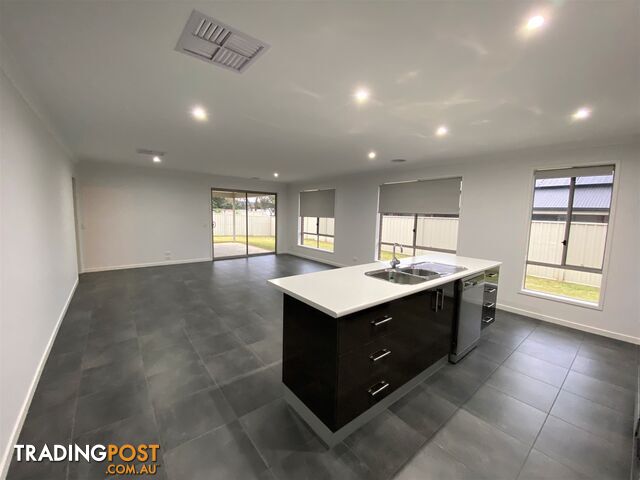 7 Baxter Court LAVINGTON NSW 2641 - photo 5 of 28