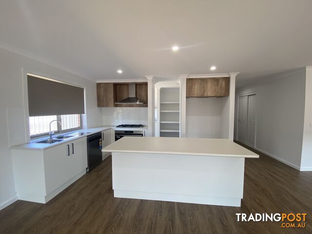 43 Yorkshire Road THURGOONA NSW 2640 - photo 2 of 27