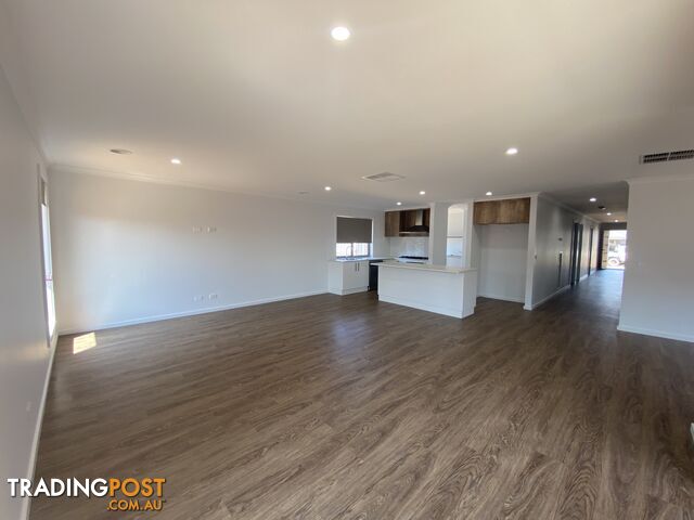 43 Yorkshire Road THURGOONA NSW 2640 - photo 3 of 27