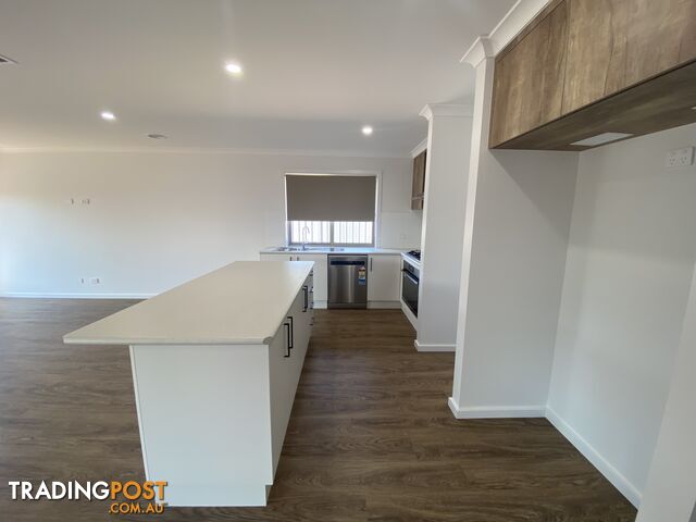 43 Yorkshire Road THURGOONA NSW 2640 - photo 4 of 27