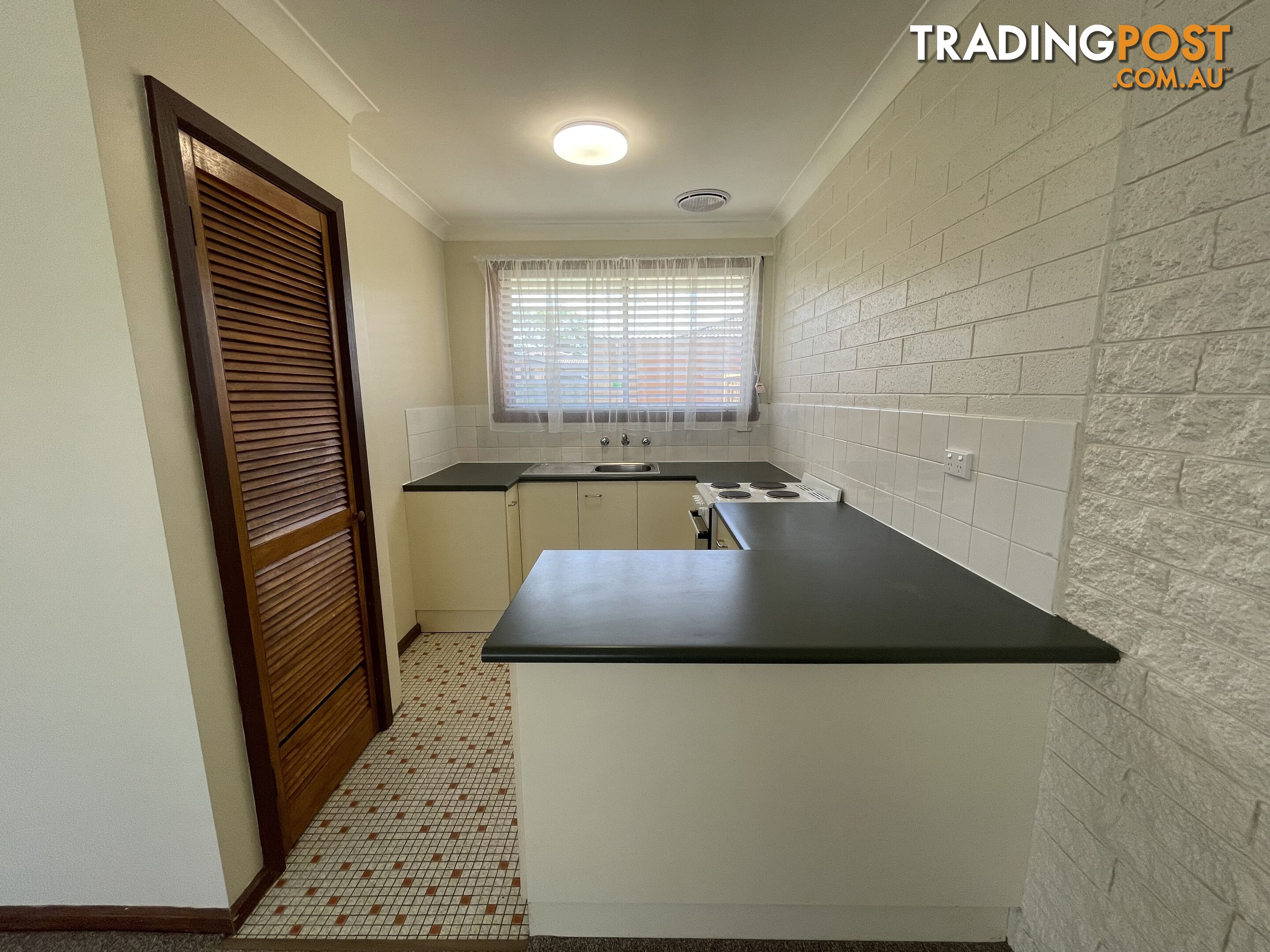 1 422 Kotthoff Street LAVINGTON NSW 2641