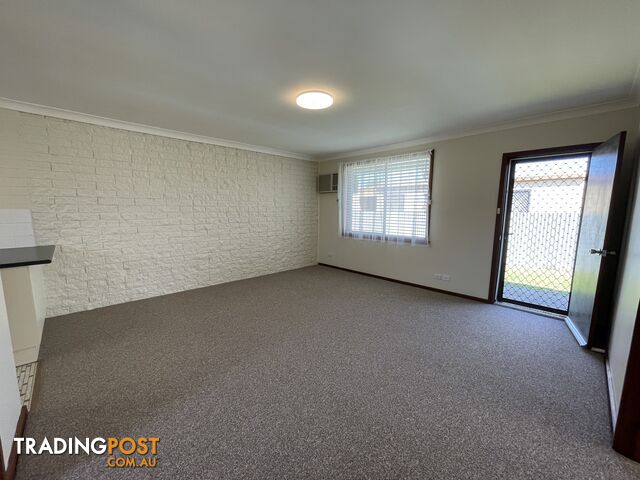 1 422 Kotthoff Street LAVINGTON NSW 2641