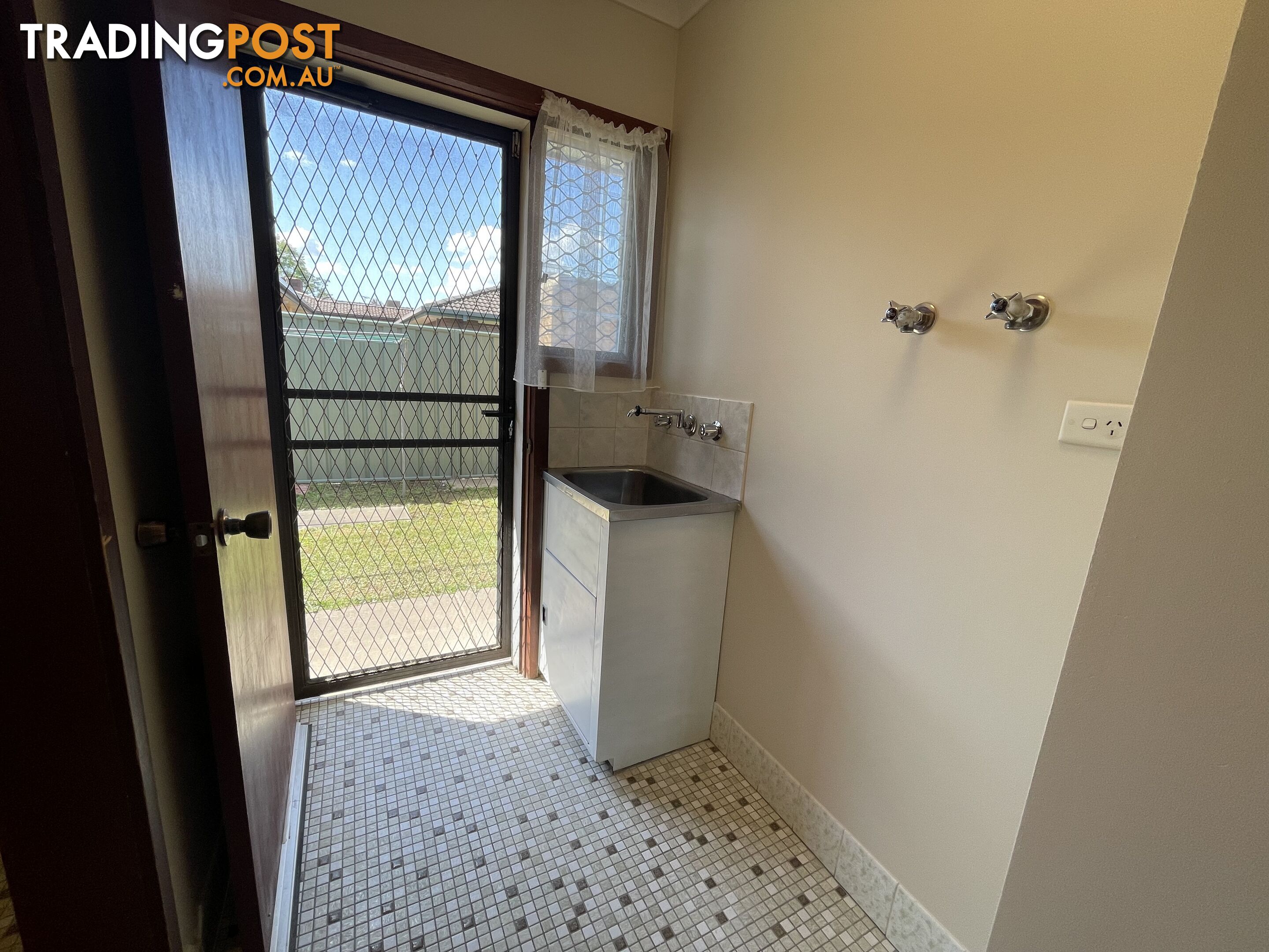 1 422 Kotthoff Street LAVINGTON NSW 2641