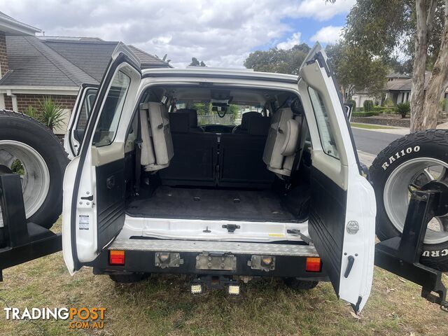 2012 Nissan Patrol ST SUV Automatic - photo 4 of 15