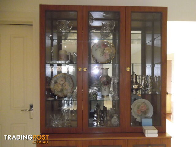 CLASSIC DISPLAY CABINET
