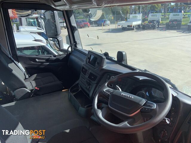 2023 Iveco S-Way 2023 S-Way 8x4 Rigid AT - photo 2 of 31