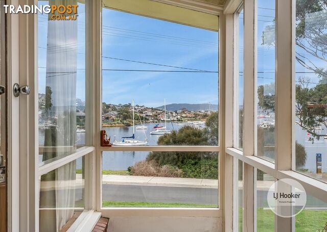 11 Esplanade LINDISFARNE TAS 7015