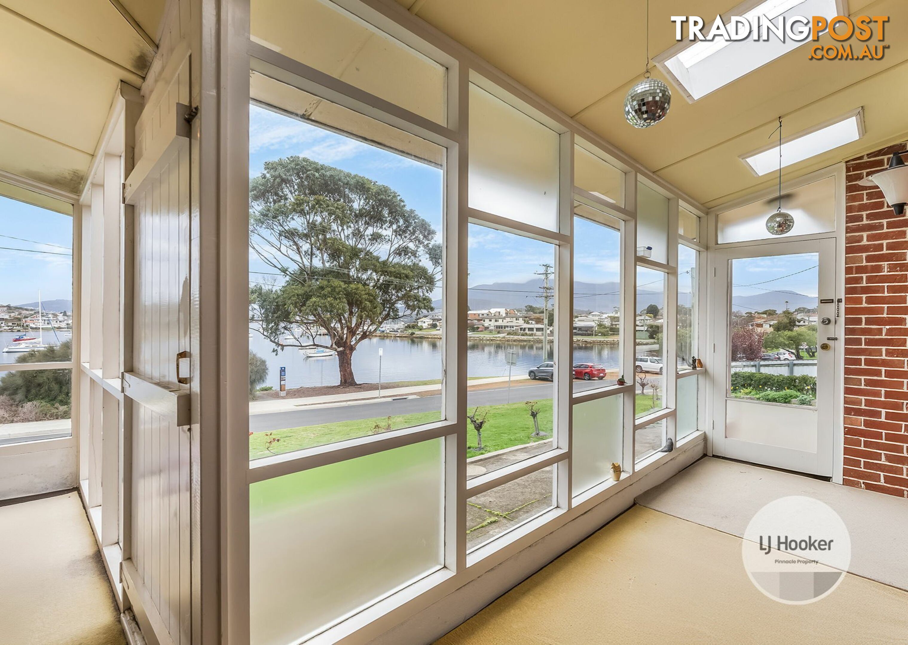 11 Esplanade LINDISFARNE TAS 7015