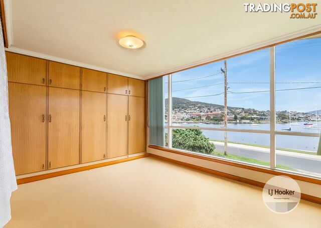 11 Esplanade LINDISFARNE TAS 7015