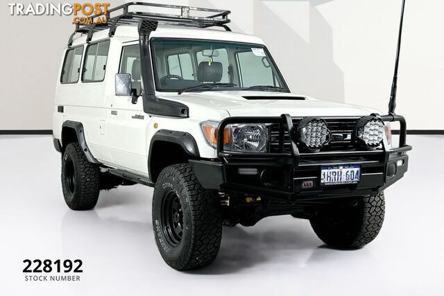 2008 TOYOTA LANDCRUISER WORKMATE (4X4) 11 SEAT VDJ78R TROOPCARRIER