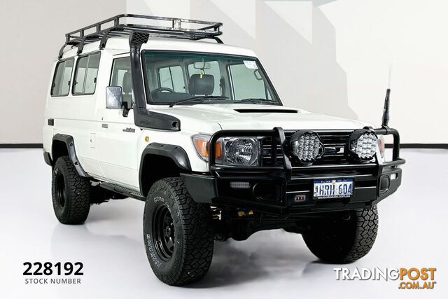 2008 TOYOTA LANDCRUISER WORKMATE (4X4) 11 SEAT VDJ78R TROOPCARRIER