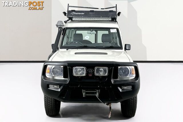 2012 TOYOTA LANDCRUISER WORKMATE (4X4) 11 SEAT VDJ78R MY12 UPDATE TROOPCARRIER - photo 2 of 23