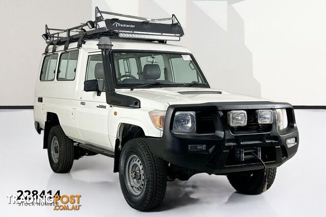 2012 TOYOTA LANDCRUISER WORKMATE (4X4) 11 SEAT VDJ78R MY12 UPDATE TROOPCARRIER