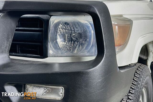 2012 TOYOTA LANDCRUISER WORKMATE (4X4) 11 SEAT VDJ78R MY12 UPDATE TROOPCARRIER - photo 3 of 23