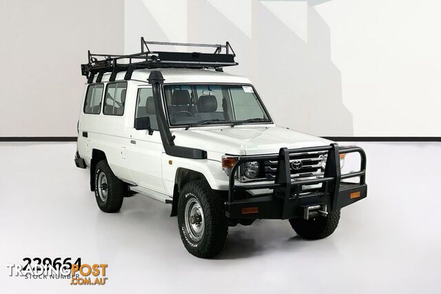 2004 TOYOTA LANDCRUISER RV (4X4) HDJ78R TROOPCARRIER