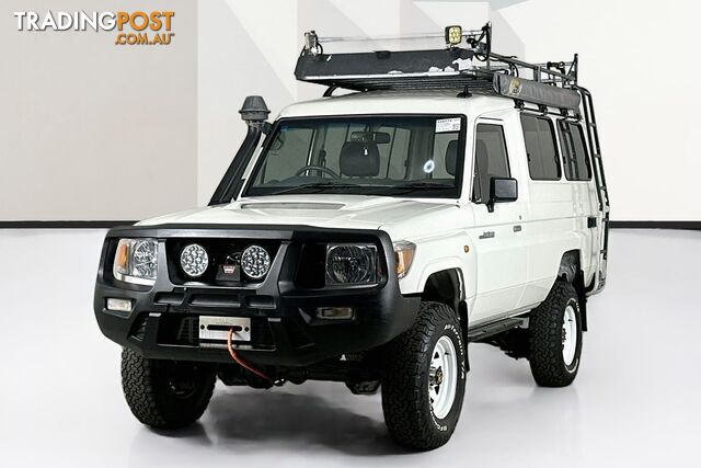2012 TOYOTA LANDCRUISER WORKMATE (4X4) 11 SEAT VDJ78R 09 UPGRADE TROOPCARRIER - photo 4 of 25