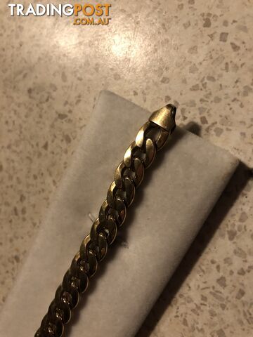 Men’s 9ct gold bracelet hardly worn