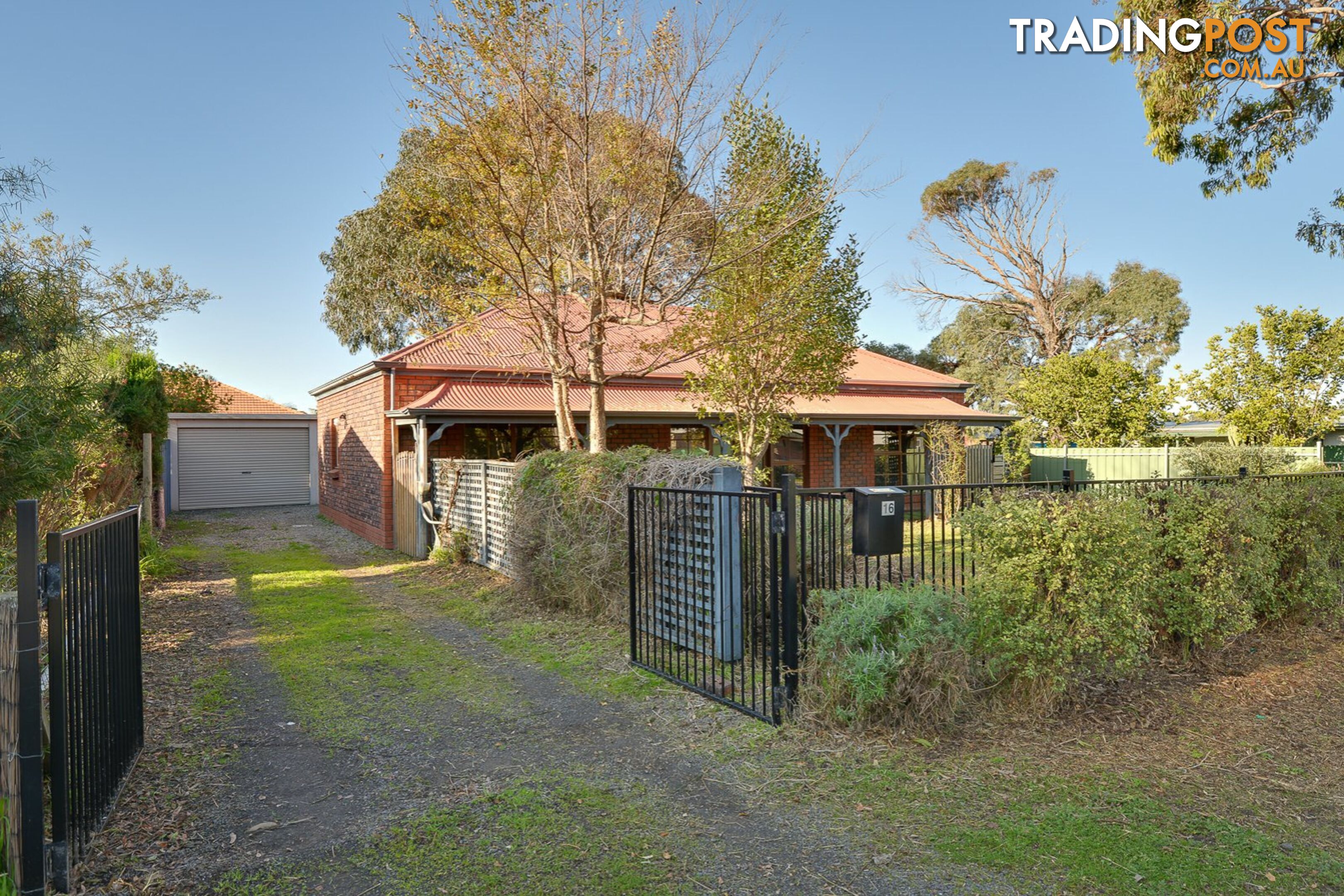 16 Higgins Street ENCOUNTER BAY SA 5211