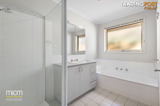 12 Spinningdale Close SEABROOK VIC 3028