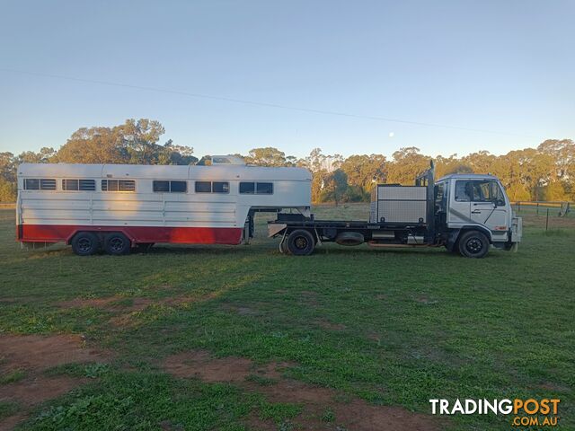 Nissan UD MK 235 & Navaho Gooseneck Unit For sale