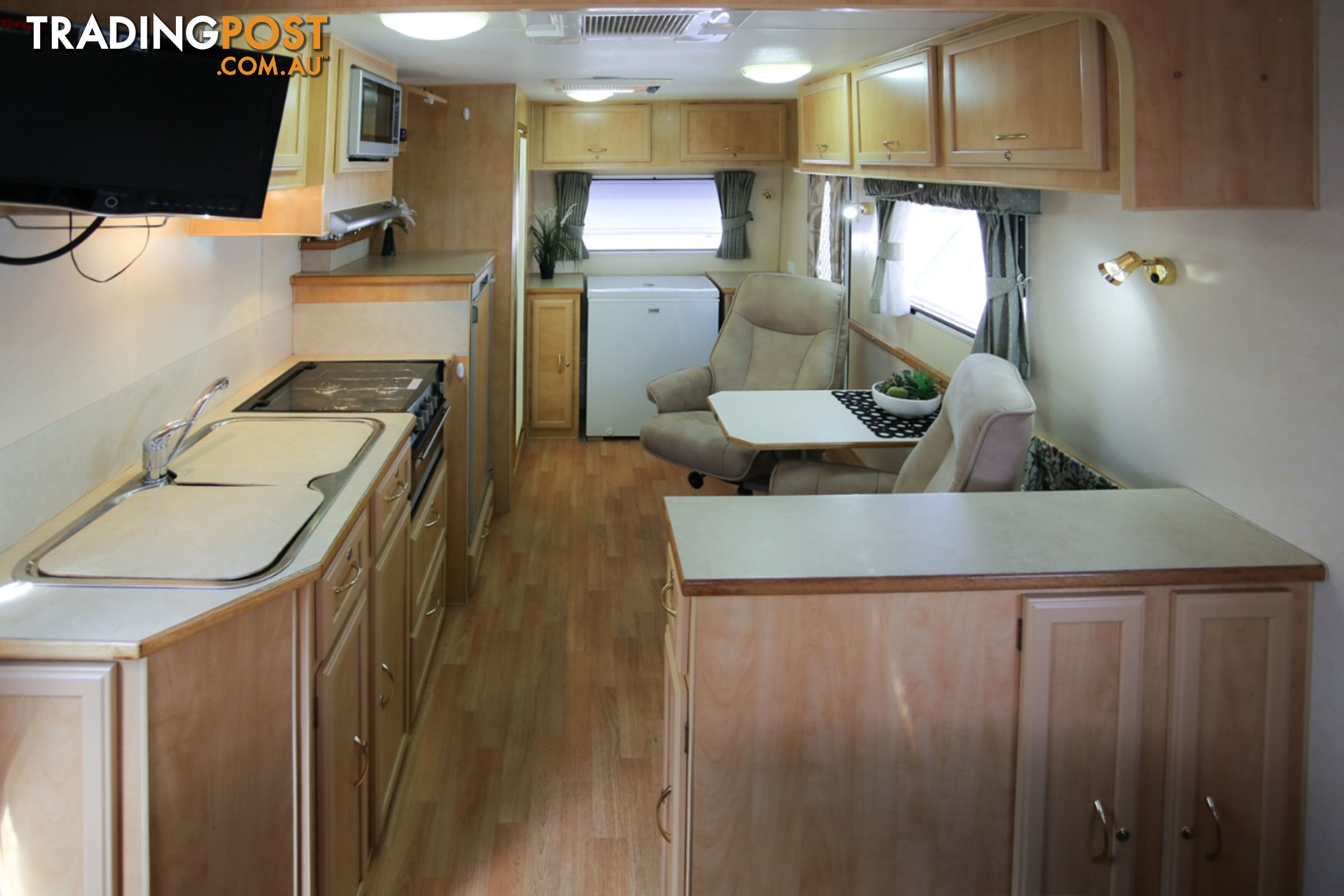 2007 Royal Flair Discovery 19?8? Caravan