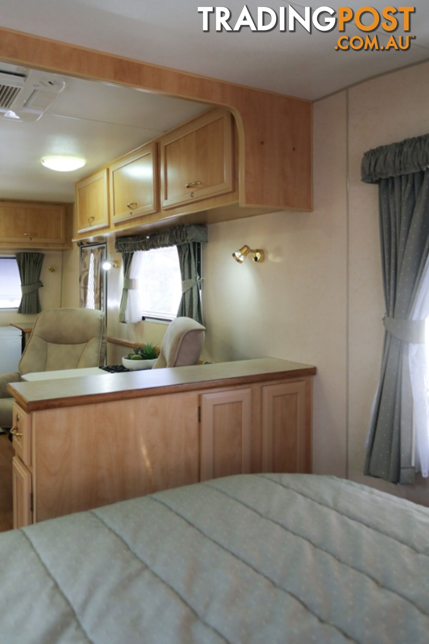 2007 Royal Flair Discovery 19?8? Caravan