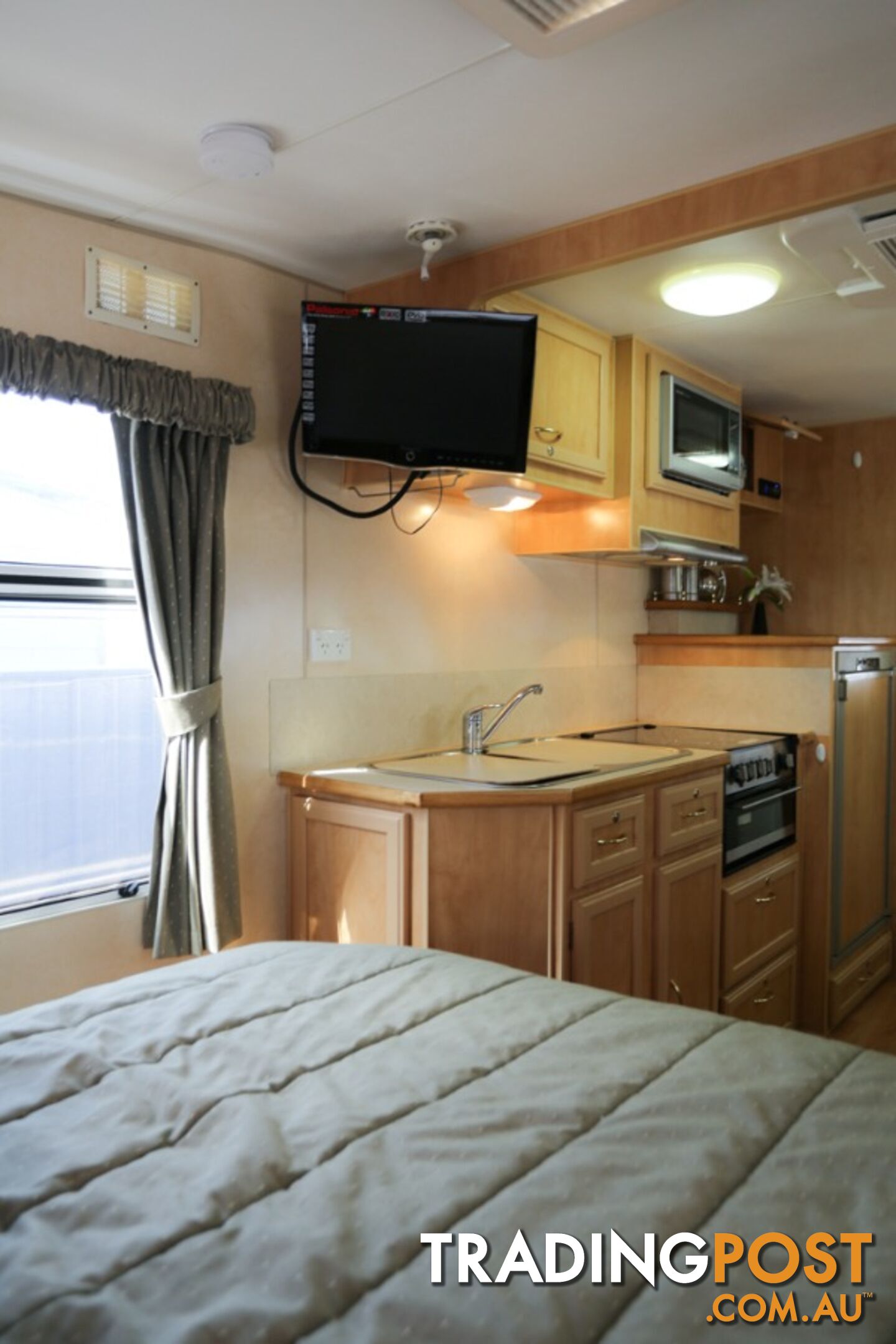 2007 Royal Flair Discovery 19?8? Caravan