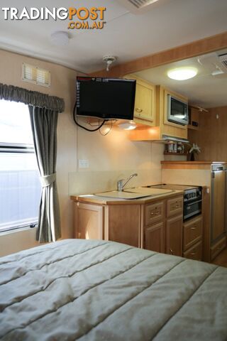 2007 Royal Flair Discovery 19?8? Caravan