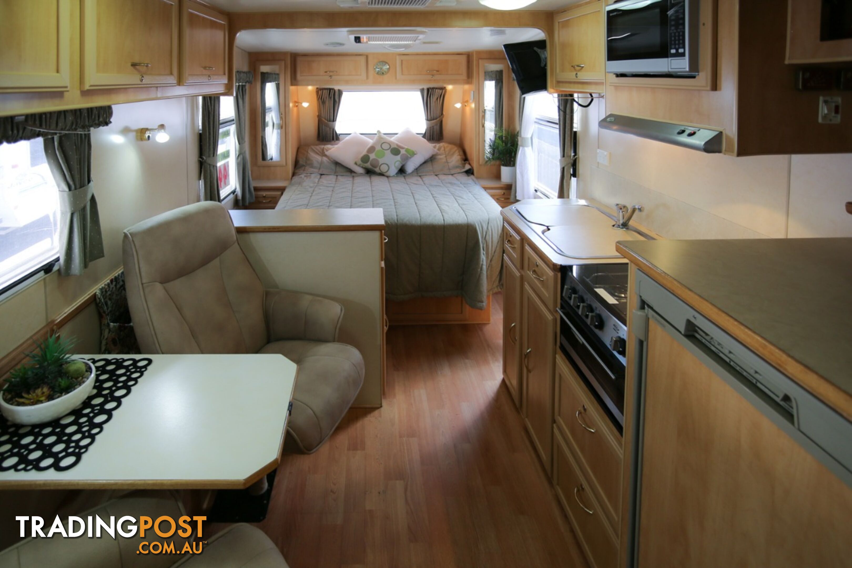 2007 Royal Flair Discovery 19?8? Caravan