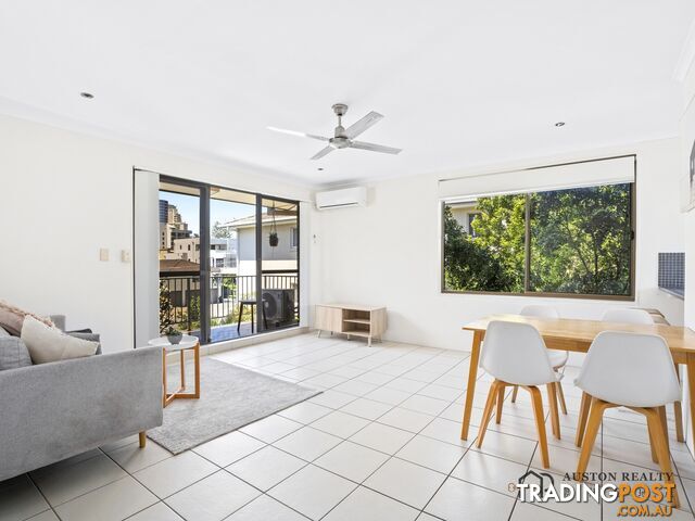 6 16 ROSEWOOD AVENUE BROADBEACH QLD 4218