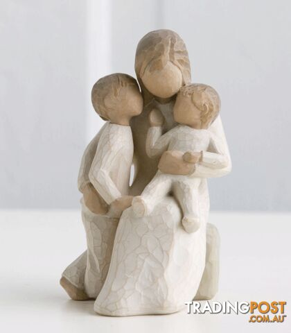 Willow Tree - Quietly Figurine - Quietly encircled by love - Willow Tree - 638713261007