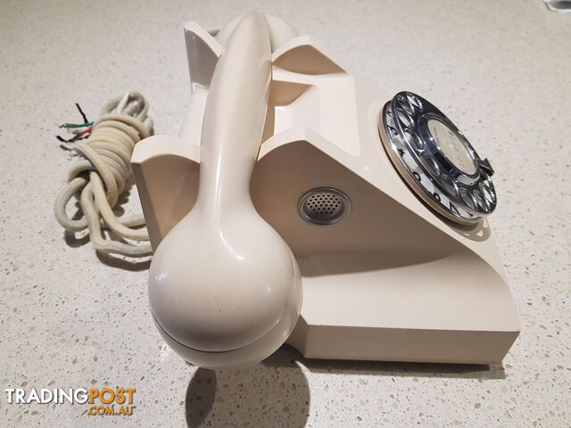 Ivory Bakelite  telephone; S1/400 series circa 1950-60s