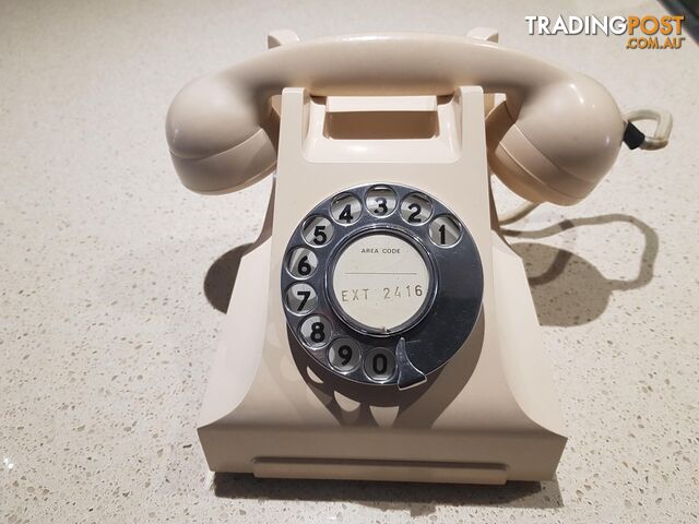 Ivory Bakelite  telephone; S1/400 series circa 1950-60s