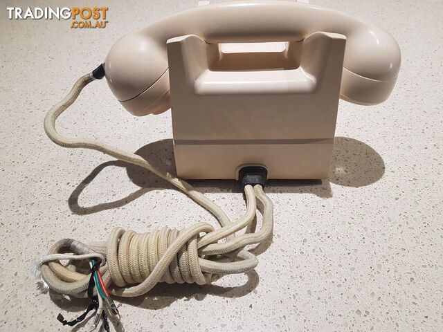 Ivory Bakelite  telephone; S1/400 series circa 1950-60s