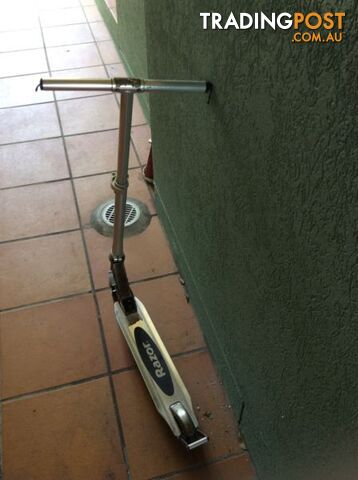 Kids scooter - photo 4 of 9