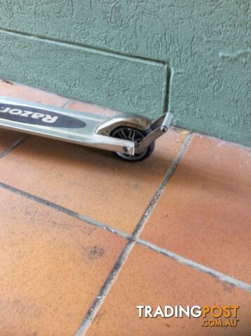 Kids scooter - photo 3 of 9