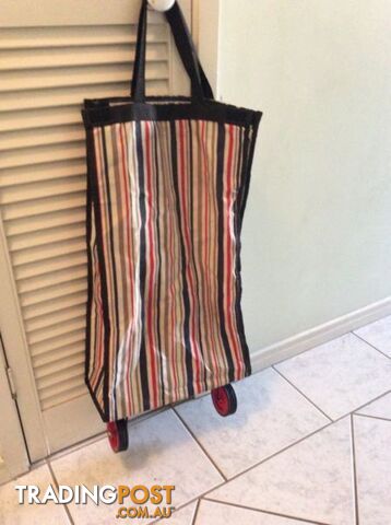 Shopping trolley - photo 2 of 6