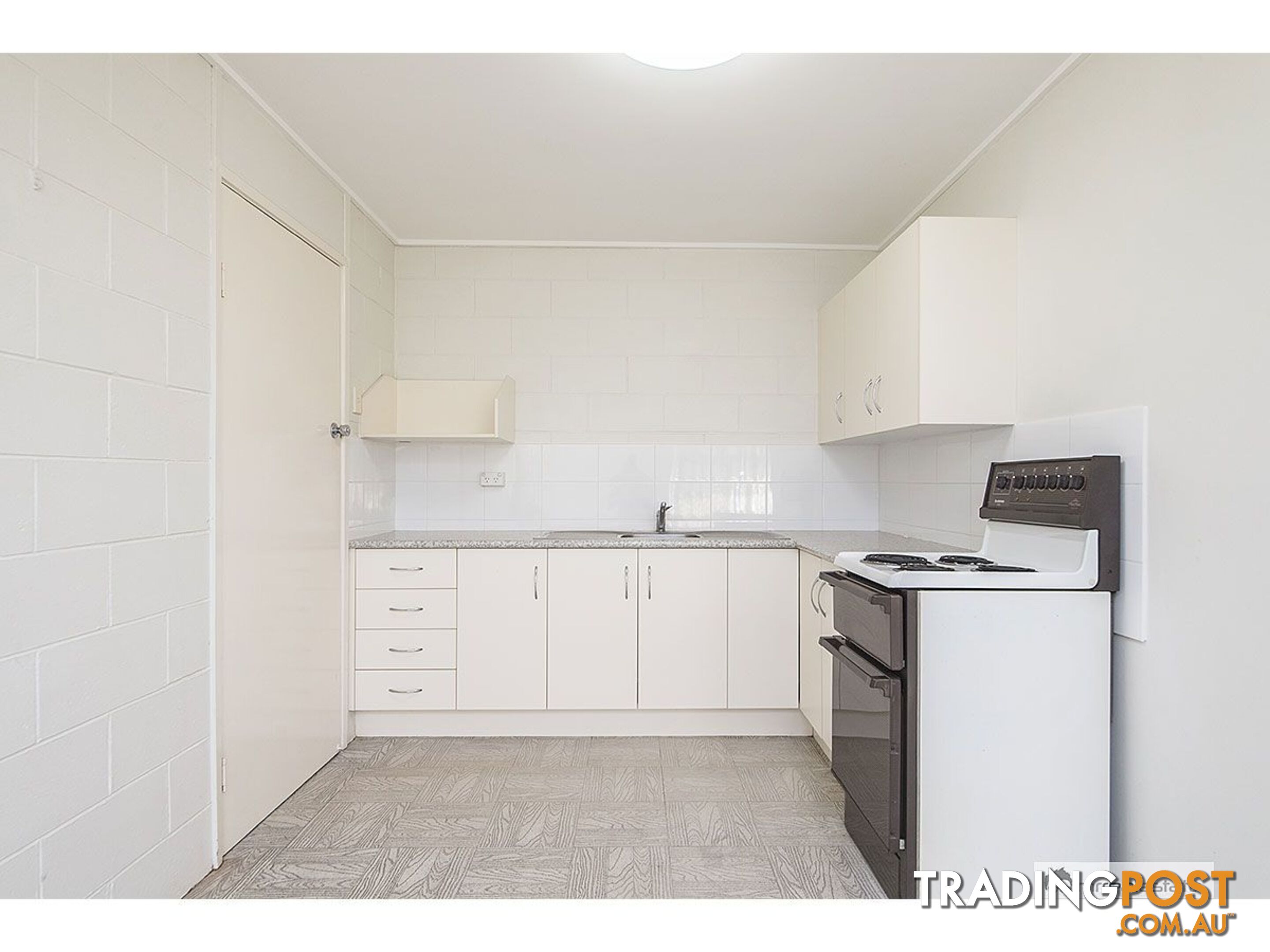 Unit 4 2 Whitman Street Park Avenue QLD 4701