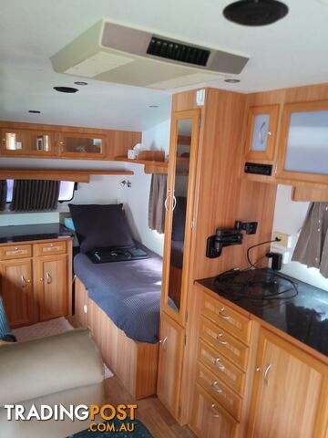 2012 Windsor GENESIS 581S