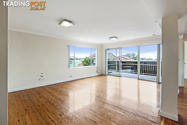 2 33 Auburn Street Wollongong NSW 2500 - photo 2 of 8