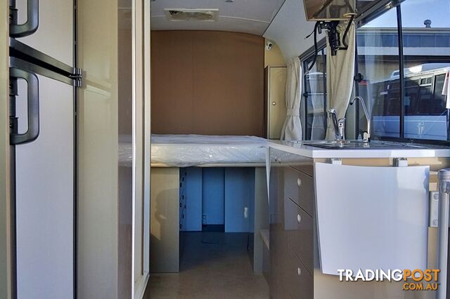 Bus 4Ã4 Motorhome Conversion of Coaster - photo 4 of 10