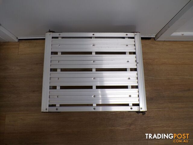 FOLDING ALUMINIUM STEP