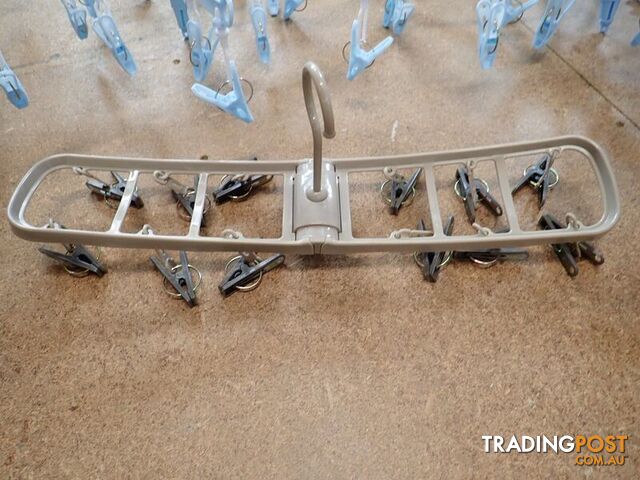 PEGGED CLOTHES HANGER - photo 5 of 6
