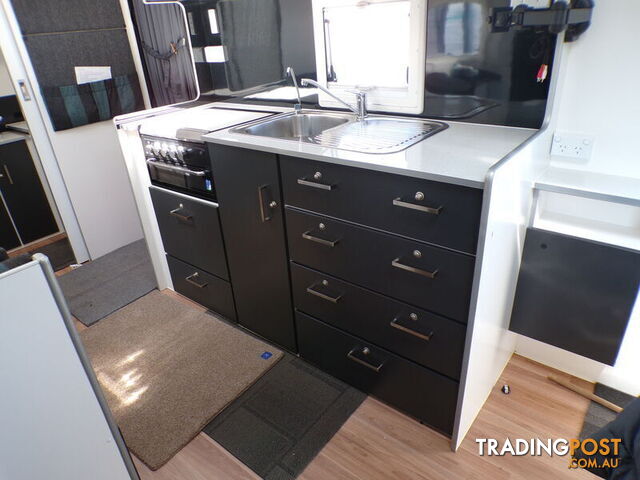 2014 CONCEPT CARAVAN S/N 1890 - photo 2 of 8