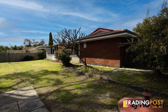 17 Elvington Way THORNLIE WA 6108