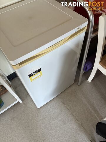 FOR SALE – WESTINGHOUSE 4-DRAWER FREEZER